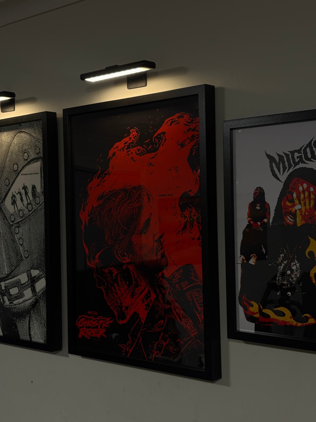 Kingpictures7 posters framed on the wall